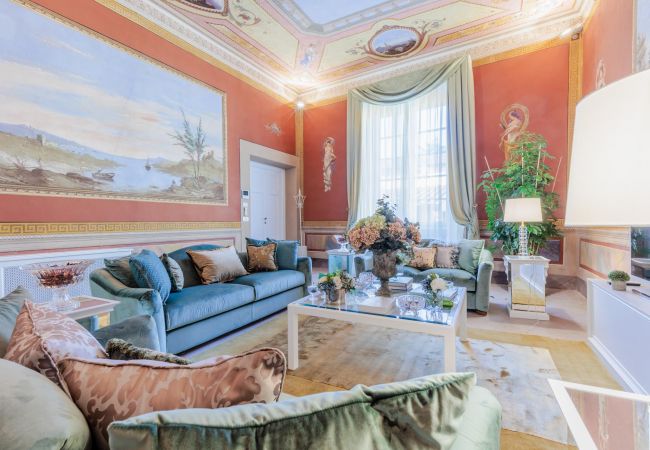 Апартаменты на Lucca - Grand 3 bedrooms Apartment with elevator inside the walls of Lucca Апартаменты на Lucca - Grand 3 bedrooms Apartment with elevator inside the walls of Lucca