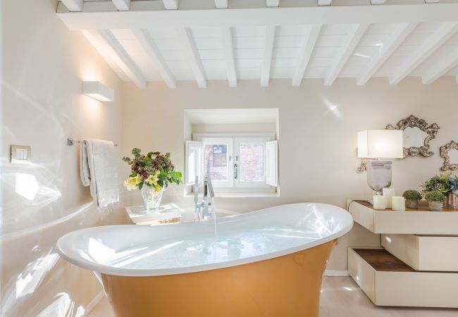 Апартаменты на Lucca - Grand 3 bedrooms Apartment with elevator inside the walls of Lucca Апартаменты на Lucca - Grand 3 bedrooms Apartment with elevator inside the walls of Lucca