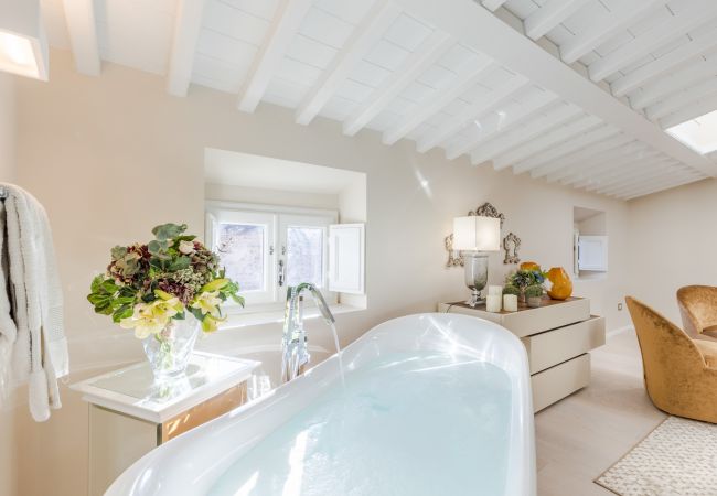 Апартаменты на Lucca - Grand 3 bedrooms Apartment with elevator inside the walls of Lucca Апартаменты на Lucca - Grand 3 bedrooms Apartment with elevator inside the walls of Lucca