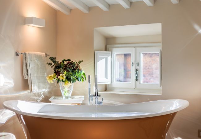 Апартаменты на Lucca - Grand 3 bedrooms Apartment with elevator inside the walls of Lucca Апартаменты на Lucca - Grand 3 bedrooms Apartment with elevator inside the walls of Lucca