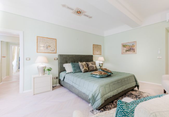 Апартаменты на Lucca - Grand 3 bedrooms Apartment with elevator inside the walls of Lucca Апартаменты на Lucca - Grand 3 bedrooms Apartment with elevator inside the walls of Lucca
