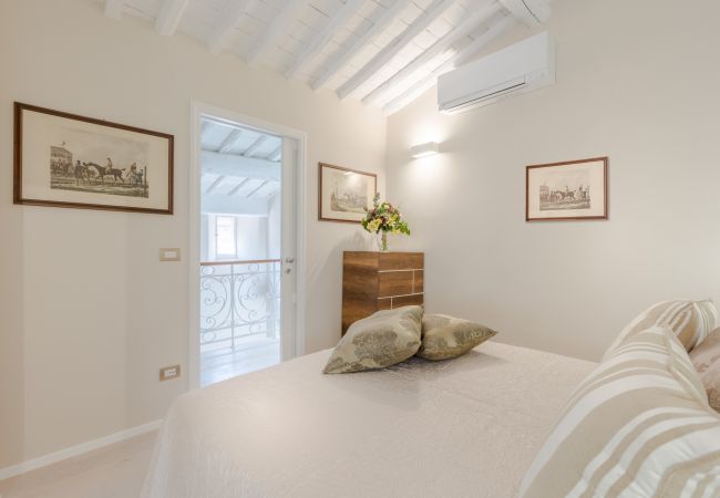 Апартаменты на Lucca - Grand 3 bedrooms Apartment with elevator inside the walls of Lucca Апартаменты на Lucca - Grand 3 bedrooms Apartment with elevator inside the walls of Lucca