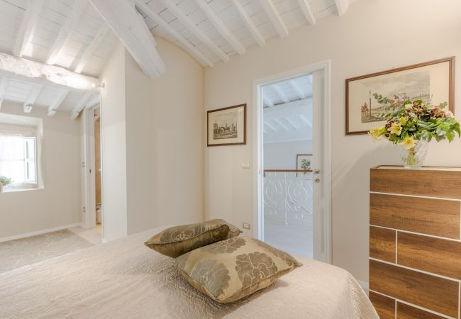 Апартаменты на Lucca - Grand 3 bedrooms Apartment with elevator inside the walls of Lucca Апартаменты на Lucca - Grand 3 bedrooms Apartment with elevator inside the walls of Lucca