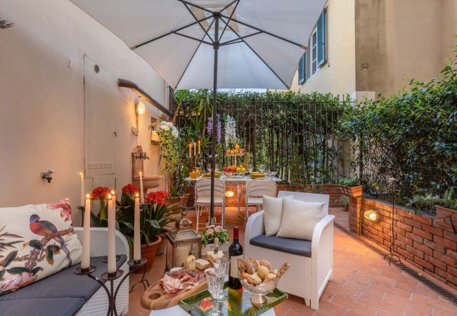 Апартаменты на Lucca - The Garden Along The Stream, romantic apartment with private garden inside the walls of Lucca Апартаменты на Lucca - The Garden Along The Stream, romantic apartment with private garden inside the walls of Lucca
