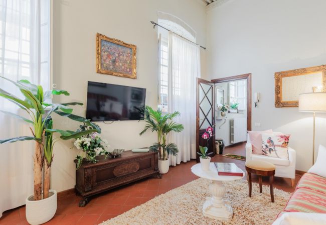 Апартаменты на Lucca - The Garden Along The Stream, romantic apartment with private garden inside the walls of Lucca Апартаменты на Lucca - The Garden Along The Stream, romantic apartment with private garden inside the walls of Lucca