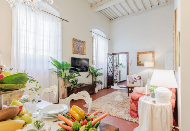 Апартаменты на Lucca - The Garden Along The Stream, romantic apartment with private garden inside the walls of Lucca Апартаменты на Lucca - The Garden Along The Stream, romantic apartment with private garden inside the walls of Lucca