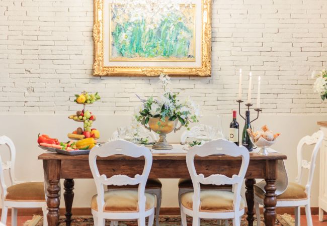 Апартаменты на Lucca - The Garden Along The Stream, romantic apartment with private garden inside the walls of Lucca Апартаменты на Lucca - The Garden Along The Stream, romantic apartment with private garden inside the walls of Lucca