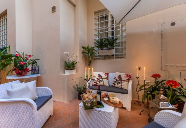 Апартаменты на Lucca - The Garden Along The Stream, romantic apartment with private garden inside the walls of Lucca Апартаменты на Lucca - The Garden Along The Stream, romantic apartment with private garden inside the walls of Lucca