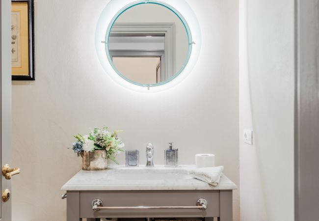 Апартаменты на Lucca - Contemporary 4 bedrooms 4 bathrooms Apartment Апартаменты на Lucca - Contemporary 4 bedrooms 4 bathrooms Apartment