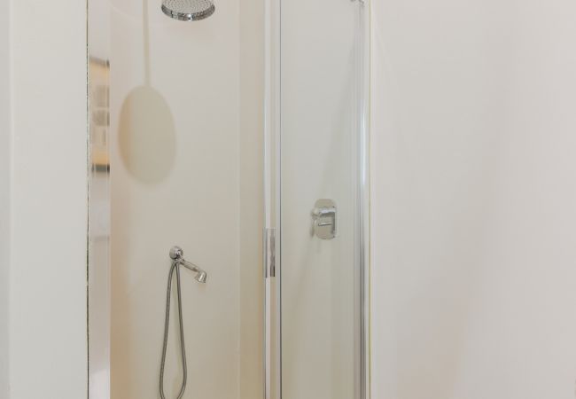 Апартаменты на Lucca - Contemporary 4 bedrooms 4 bathrooms Apartment Апартаменты на Lucca - Contemporary 4 bedrooms 4 bathrooms Apartment