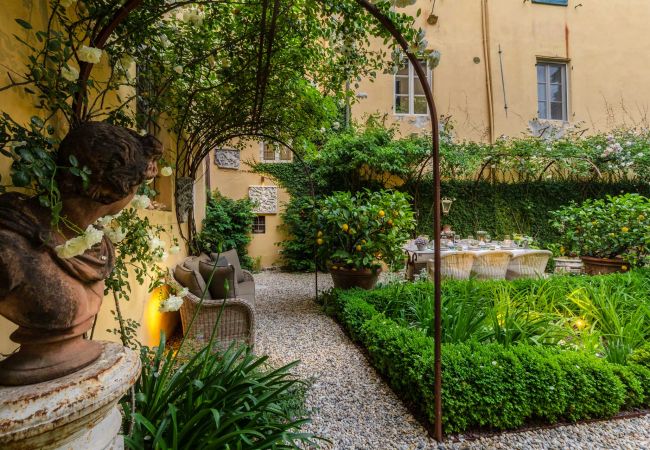 Апартаменты на Lucca - Luxury Apartment with Private Garden inside Lucca Апартаменты на Lucca - Luxury Apartment with Private Garden inside Lucca