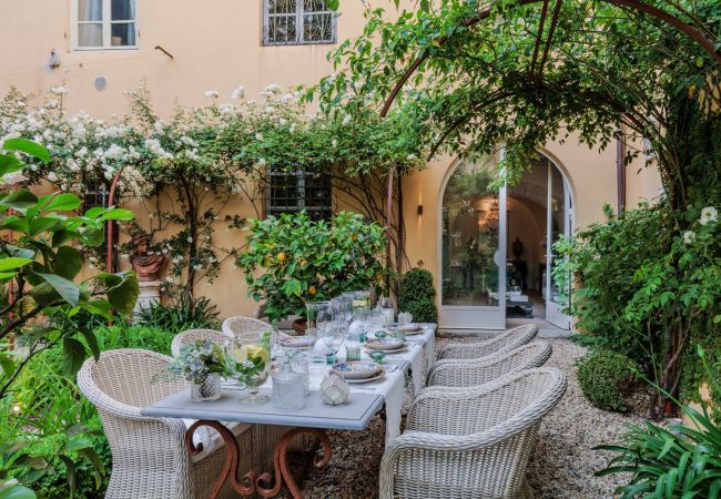 Апартаменты на Lucca - Luxury Apartment with Private Garden inside Lucca Апартаменты на Lucca - Luxury Apartment with Private Garden inside Lucca