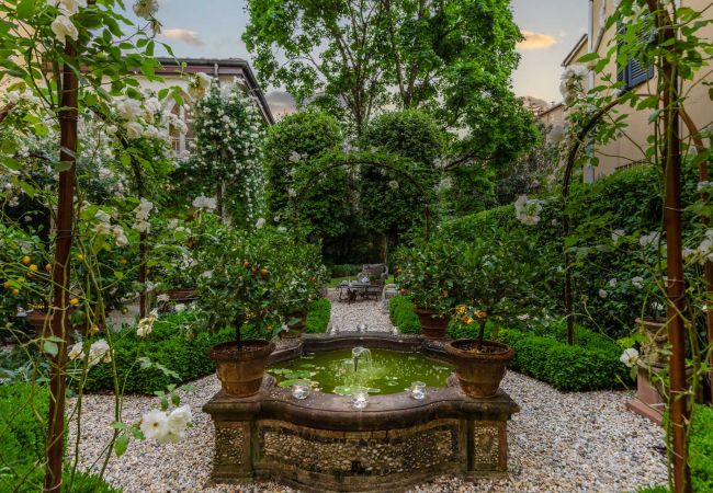 Апартаменты на Lucca - Luxury Apartment with Private Garden inside Lucca Апартаменты на Lucca - Luxury Apartment with Private Garden inside Lucca