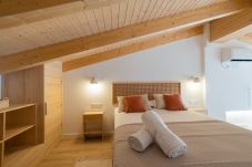 Апартаменты на Валенсия город / Valencia - Traditional Valencian House with Shared Terrace I