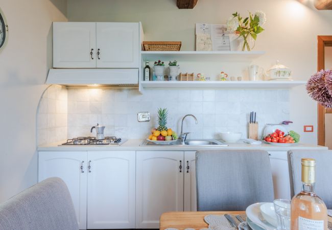 Вилла на Monte San quirico - 3 Bedrooms Farmhouse with Shared Pool in the Fattoria Sardi Wine Resort in Lucca Вилла на Monte San quirico - 3 Bedrooms Farmhouse with Shared Pool in the Fattoria Sardi Wine Resort in Lucca