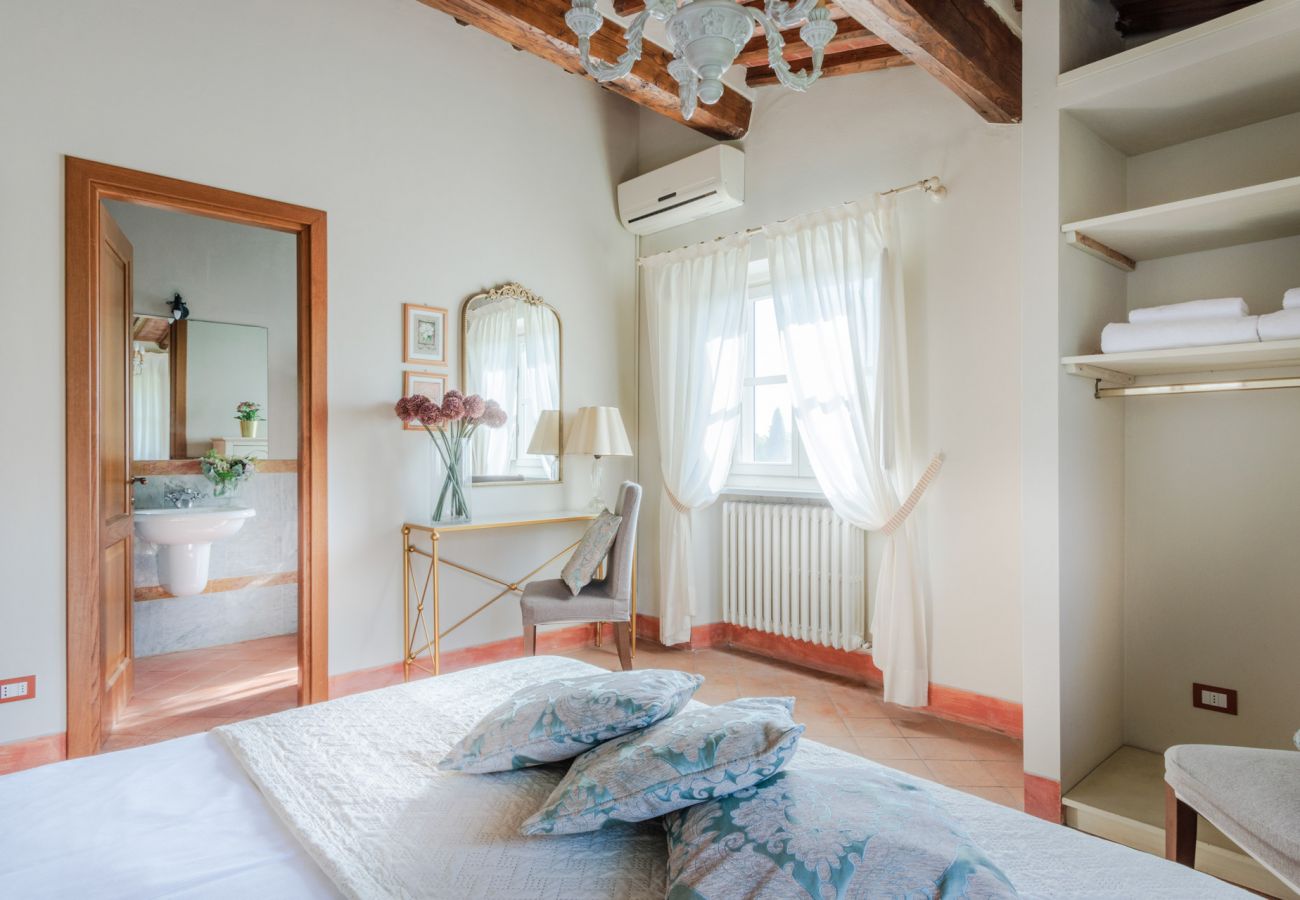 Апартаменты на Monte San quirico - Pietro Farmhouse Apartment in Wine Resort in Lucca Апартаменты на Monte San quirico - Pietro Farmhouse Apartment in Wine Resort in Lucca