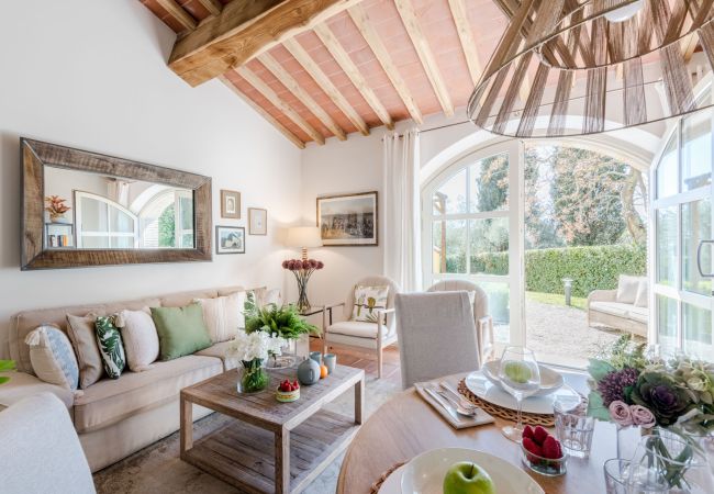  на San Gennaro - Casa Pinocchio, a Luxury Country Apartment with Pool in Lucca
