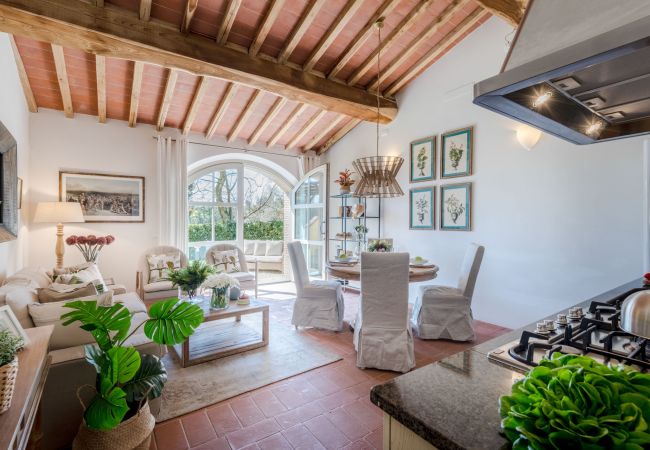 Апартаменты на San Gennaro - Casa Pinocchio, a Luxury Country Apartment with Pool in Lucca Апартаменты на San Gennaro - Casa Pinocchio, a Luxury Country Apartment with Pool in Lucca