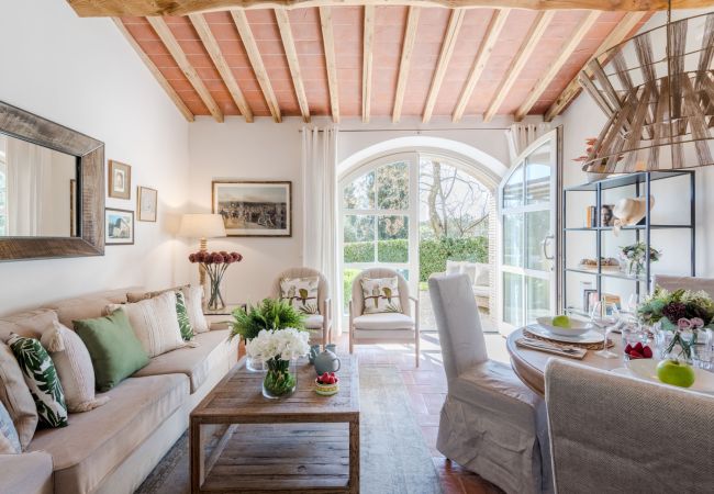 Апартаменты на San Gennaro - Casa Pinocchio, a Luxury Country Apartment with Pool in Lucca Апартаменты на San Gennaro - Casa Pinocchio, a Luxury Country Apartment with Pool in Lucca