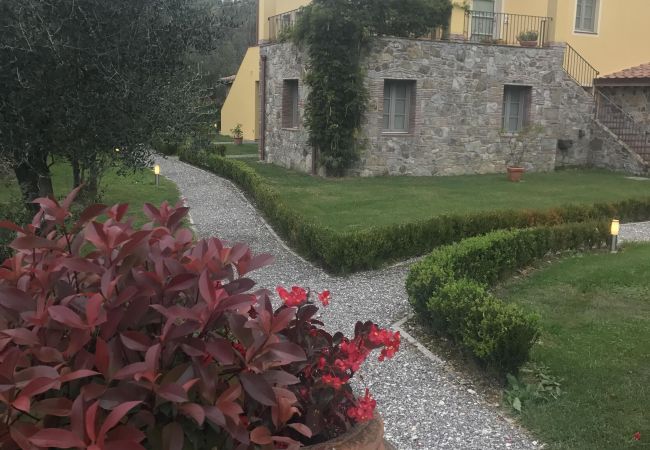 Апартаменты на San Gennaro - Casa Lucchese, a farmhouse apartment with pool on the hills of Lucca Апартаменты на San Gennaro - Casa Lucchese, a farmhouse apartment with pool on the hills of Lucca