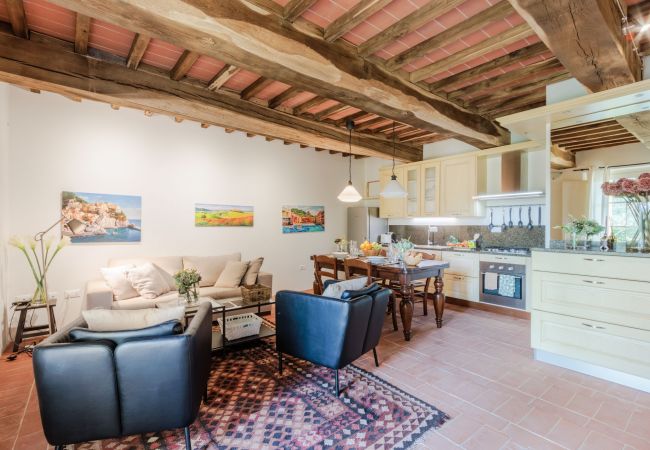 Апартаменты на San Gennaro - Casa Lucchese, a farmhouse apartment with pool on the hills of Lucca Апартаменты на San Gennaro - Casa Lucchese, a farmhouse apartment with pool on the hills of Lucca