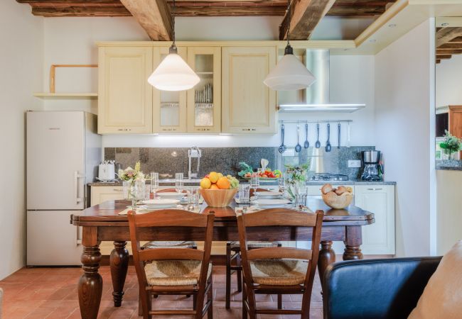 Апартаменты на San Gennaro - Casa Lucchese, a farmhouse apartment with pool on the hills of Lucca Апартаменты на San Gennaro - Casa Lucchese, a farmhouse apartment with pool on the hills of Lucca