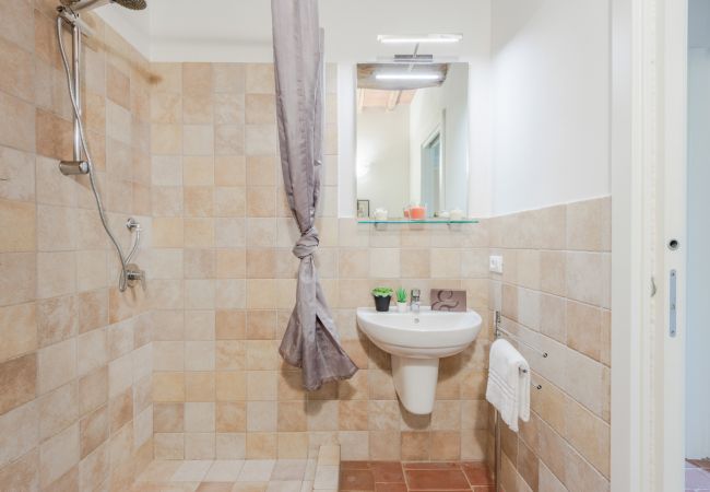 Апартаменты на San Gennaro - Casa Lucchese, a farmhouse apartment with pool on the hills of Lucca Апартаменты на San Gennaro - Casa Lucchese, a farmhouse apartment with pool on the hills of Lucca