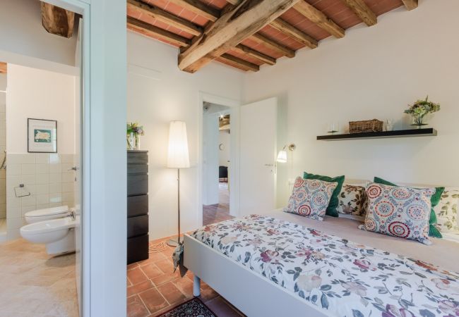 Апартаменты на San Gennaro - Casa Lucchese, a farmhouse apartment with pool on the hills of Lucca Апартаменты на San Gennaro - Casa Lucchese, a farmhouse apartment with pool on the hills of Lucca