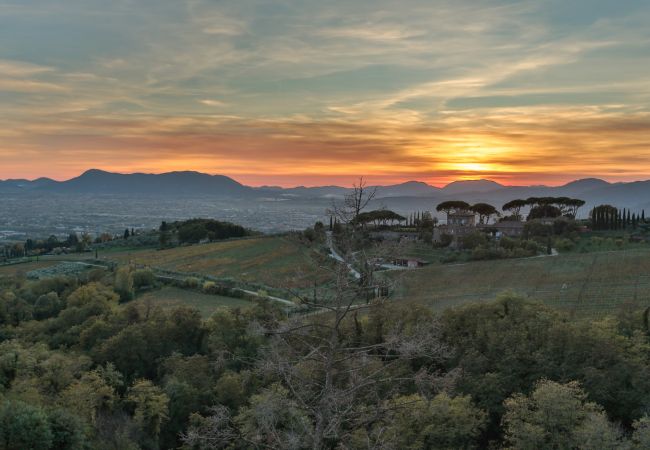 Апартаменты на San Gennaro - Casa Santo, a sweet country apartment with pool on the hills of Lucca  Апартаменты на San Gennaro - Casa Santo, a sweet country apartment with pool on the hills of Lucca