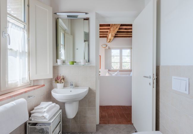 Апартаменты на San Gennaro - Casa Santo, a sweet country apartment with pool on the hills of Lucca  Апартаменты на San Gennaro - Casa Santo, a sweet country apartment with pool on the hills of Lucca