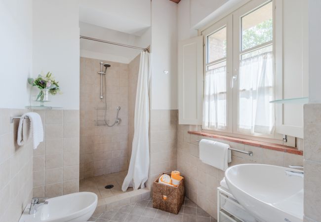 Апартаменты на San Gennaro - Casa Santo, a sweet country apartment with pool on the hills of Lucca  Апартаменты на San Gennaro - Casa Santo, a sweet country apartment with pool on the hills of Lucca