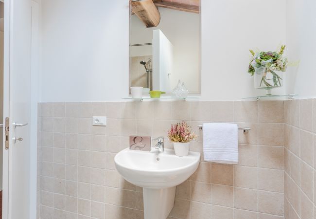Апартаменты на San Gennaro - Casa Santo, a sweet country apartment with pool on the hills of Lucca  Апартаменты на San Gennaro - Casa Santo, a sweet country apartment with pool on the hills of Lucca
