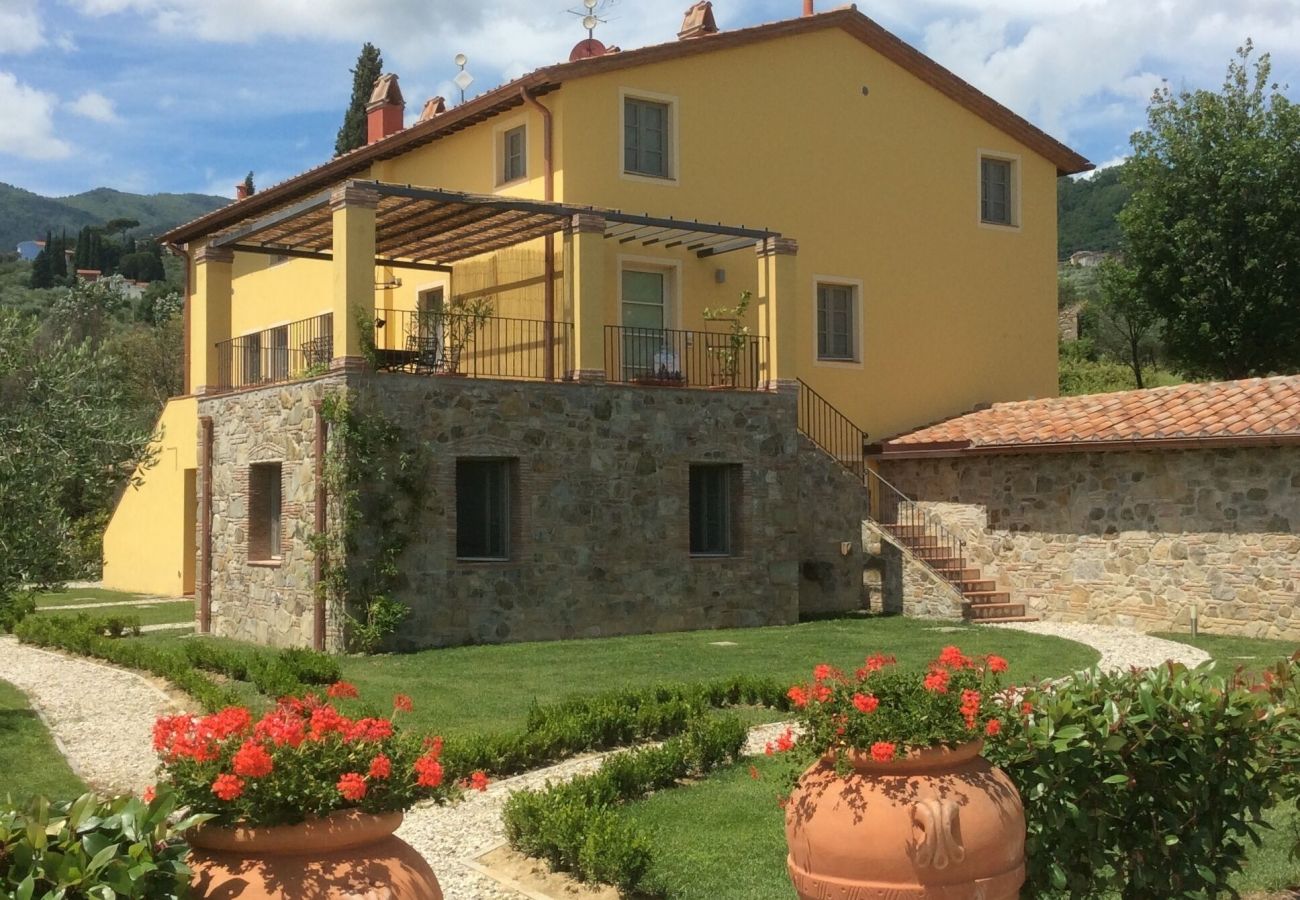 Апартаменты на San Gennaro - Casa Santo, a sweet country apartment with pool on the hills of Lucca  Апартаменты на San Gennaro - Casa Santo, a sweet country apartment with pool on the hills of Lucca