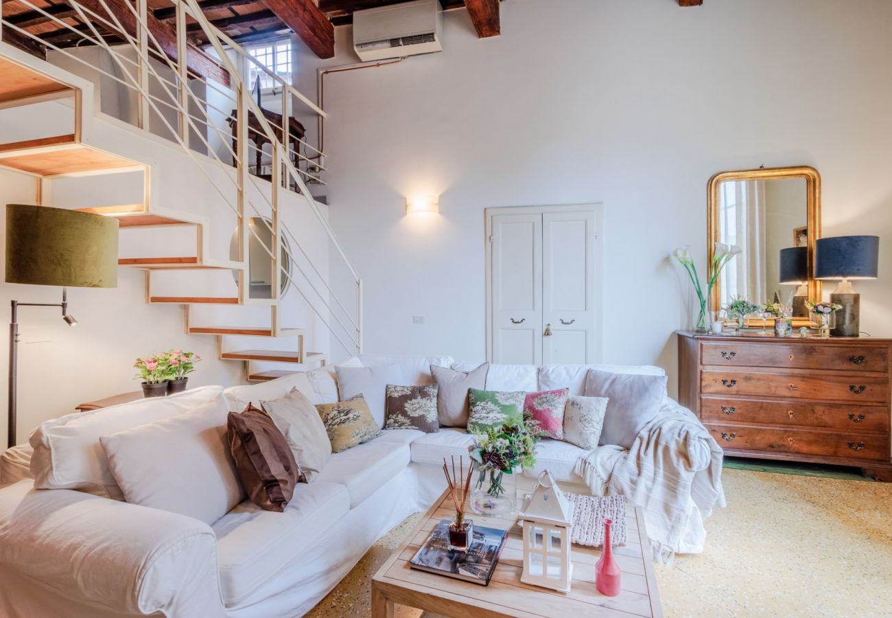 Апартаменты на Lucca - Elegant Apartment in a Quiet Street inside the Walls Of Lucca Апартаменты на Lucca - Elegant Apartment in a Quiet Street inside the Walls Of Lucca