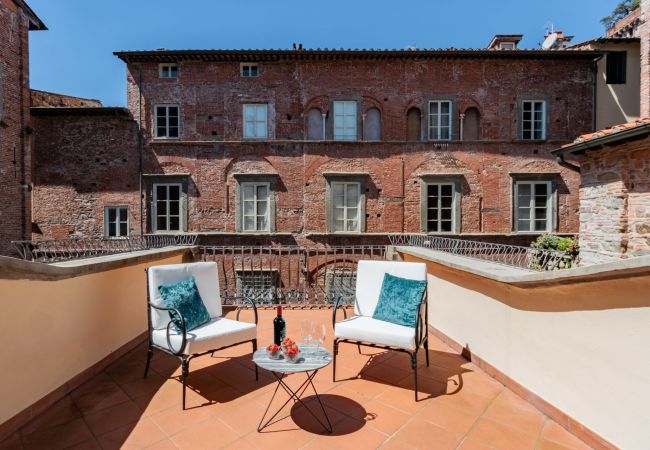 Апартаменты на Lucca - The Healing Garden, 4 bedrooms Villa inside the Walls Апартаменты на Lucca - The Healing Garden, 4 bedrooms Villa inside the Walls