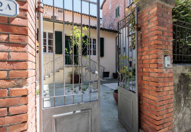 Апартаменты на Lucca - The Healing Garden, 4 bedrooms Villa inside the Walls Апартаменты на Lucca - The Healing Garden, 4 bedrooms Villa inside the Walls