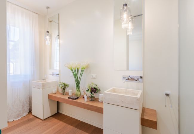 Апартаменты на Lucca - Modern 3 Bedrooms Apartment with Elevator Апартаменты на Lucca - Modern 3 Bedrooms Apartment with Elevator