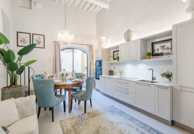 Апартаменты на Lucca - A private outdoor, 2 Bedrooms and a Pool inside Lucca Апартаменты на Lucca - A private outdoor, 2 Bedrooms and a Pool inside Lucca