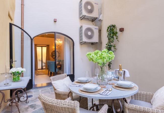 Апартаменты на Lucca - A private outdoor, 2 Bedrooms and a Pool inside Lucca Апартаменты на Lucca - A private outdoor, 2 Bedrooms and a Pool inside Lucca