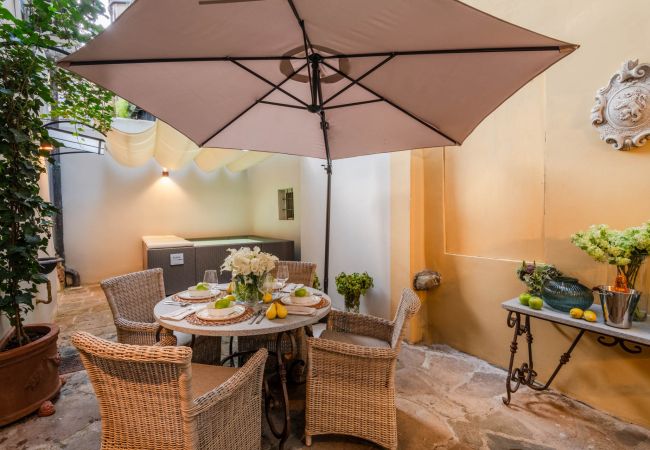 Апартаменты на Lucca - A private outdoor, 2 Bedrooms and a Pool inside Lucca Апартаменты на Lucca - A private outdoor, 2 Bedrooms and a Pool inside Lucca