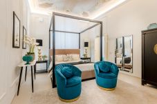 Апартаменты на Lucca - A private outdoor, 2 Bedrooms and a Pool inside Lucca