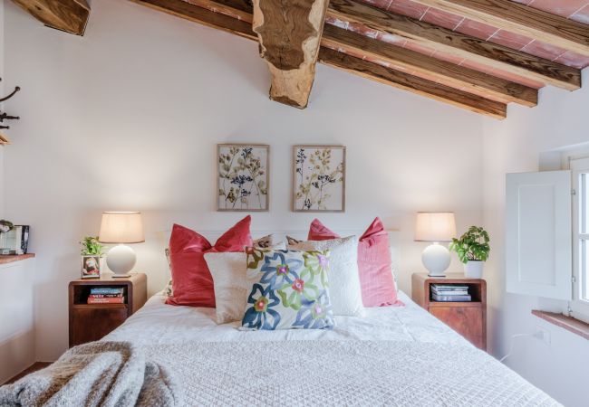 Апартаменты на San Gennaro - Casa Bellavista at Il Borghetto Farmhouse, smart, convenient rental home with shared pool in Lucca Апартаменты на San Gennaro - Casa Bellavista at Il Borghetto Farmhouse, smart, convenient rental home with shared pool in Lucca