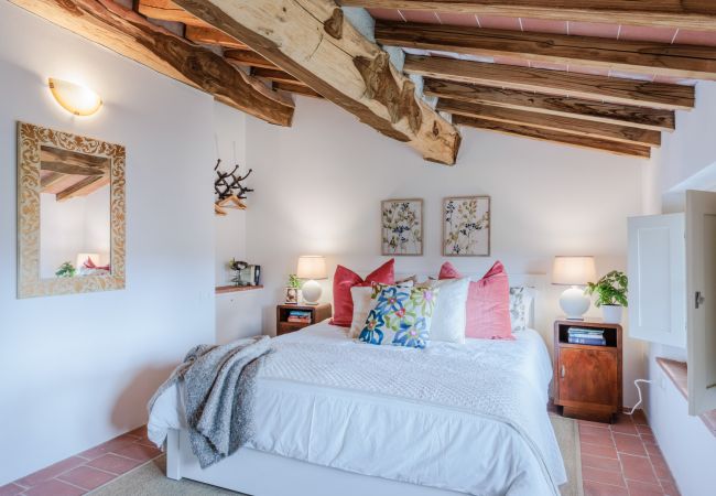 Апартаменты на San Gennaro - Casa Bellavista at Il Borghetto Farmhouse, smart, convenient rental home with shared pool in Lucca Апартаменты на San Gennaro - Casa Bellavista at Il Borghetto Farmhouse, smart, convenient rental home with shared pool in Lucca