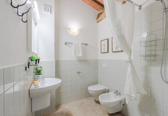 Апартаменты на San Gennaro - Casa Bellavista at Il Borghetto Farmhouse, smart, convenient rental home with shared pool in Lucca Апартаменты на San Gennaro - Casa Bellavista at Il Borghetto Farmhouse, smart, convenient rental home with shared pool in Lucca