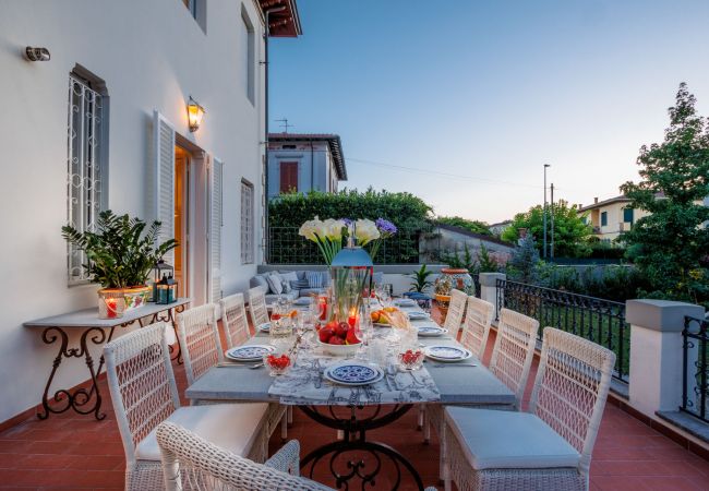Вилла на Lucca - Villa Buonamici, a Luxury Villa with Pool in a walking distance from Lucca Вилла на Lucca - Villa Buonamici, a Luxury Villa with Pool in a walking distance from Lucca