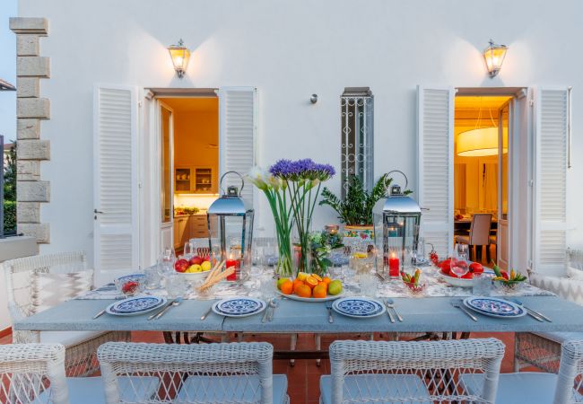 Вилла на Lucca - Villa Buonamici, a Luxury Villa with Pool in a walking distance from Lucca Вилла на Lucca - Villa Buonamici, a Luxury Villa with Pool in a walking distance from Lucca