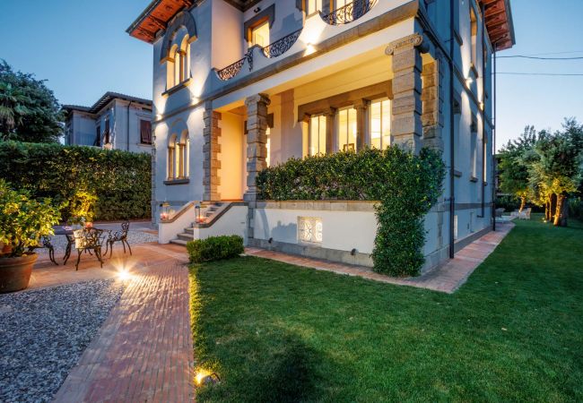 Вилла на Lucca - Villa Buonamici, a Luxury Villa with Pool in a walking distance from Lucca Вилла на Lucca - Villa Buonamici, a Luxury Villa with Pool in a walking distance from Lucca