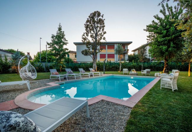 Вилла на Lucca - Villa Buonamici, a Luxury Villa with Pool in a walking distance from Lucca Вилла на Lucca - Villa Buonamici, a Luxury Villa with Pool in a walking distance from Lucca