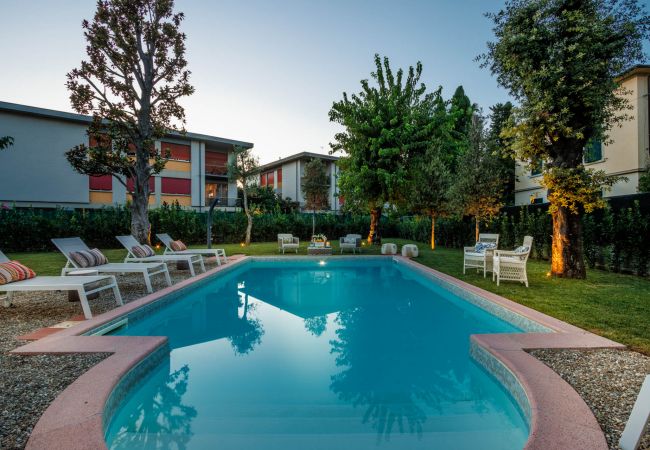 Вилла на Lucca - Villa Buonamici, a Luxury Villa with Pool in a walking distance from Lucca Вилла на Lucca - Villa Buonamici, a Luxury Villa with Pool in a walking distance from Lucca