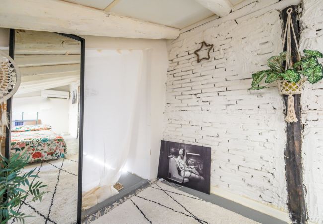 Апартаменты на Madrid - Encantadora buhardilla dúplex en el corazón de Madrid.Temporal Апартаменты на Madrid - Encantadora buhardilla dúplex en el corazón de Madrid.Temporal